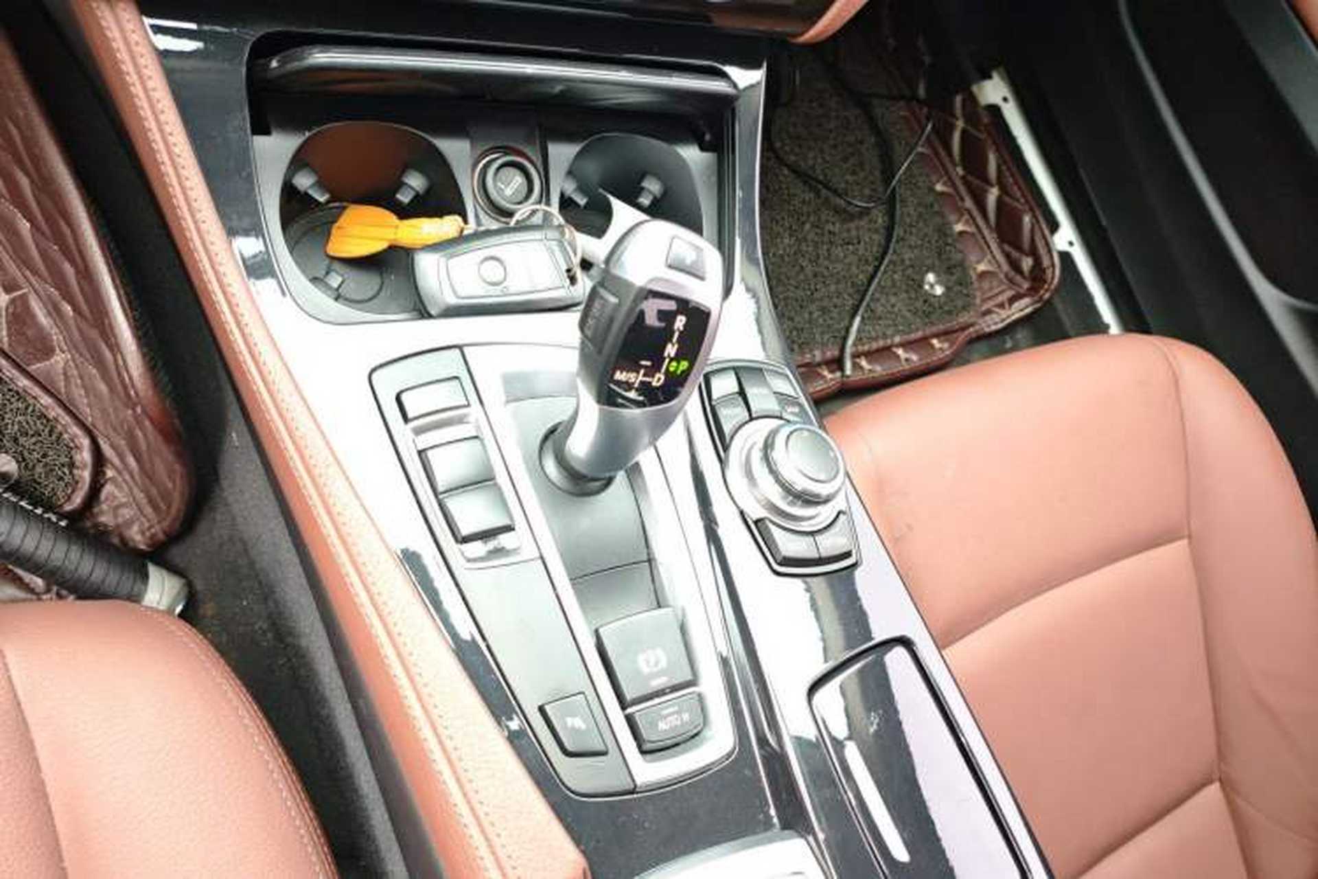 Used BMW 5 Series 2015 520i Elegant Edition Gear Lever