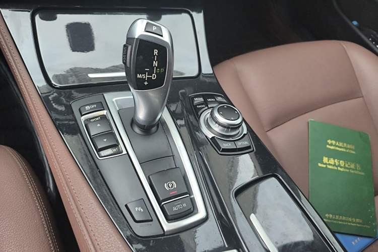 Used BMW 5 Series 2015 520i Elegant Edition Gear Lever