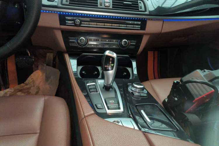Used BMW 5 Series 2015 520i Elegant Edition Gear Lever