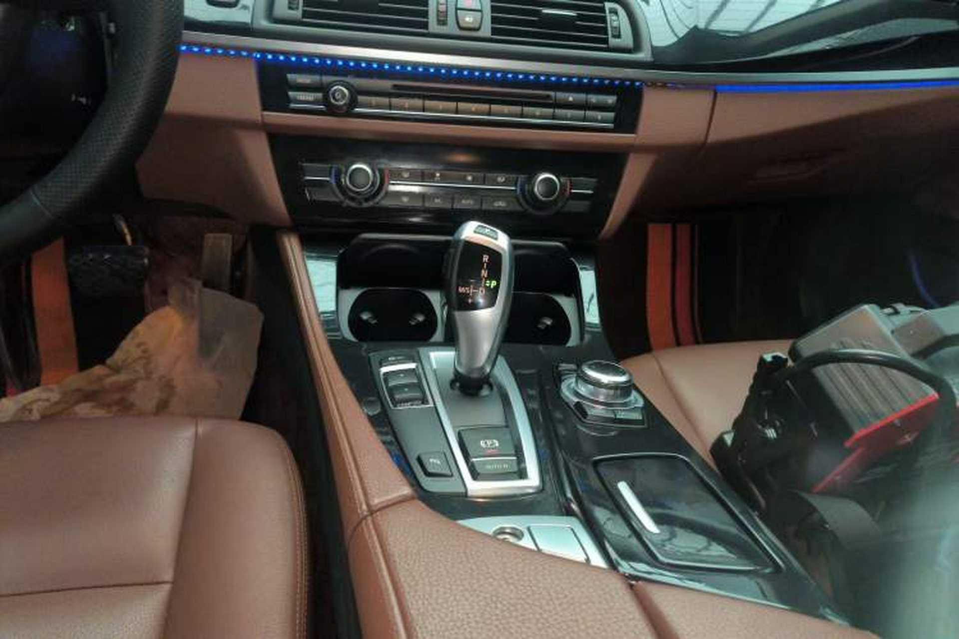Used BMW 5 Series 2015 520i Elegant Edition Gear Lever