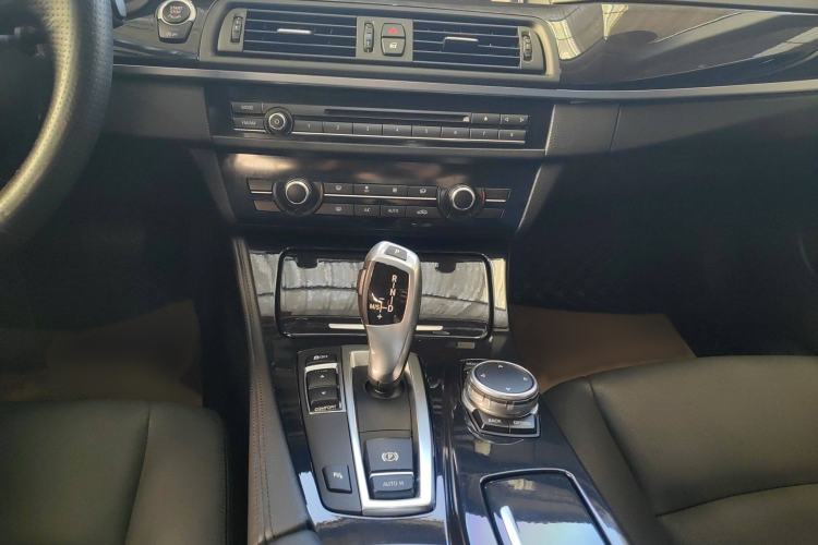 Used BMW 5 Series 2015 520i Elegant Edition Gear Lever