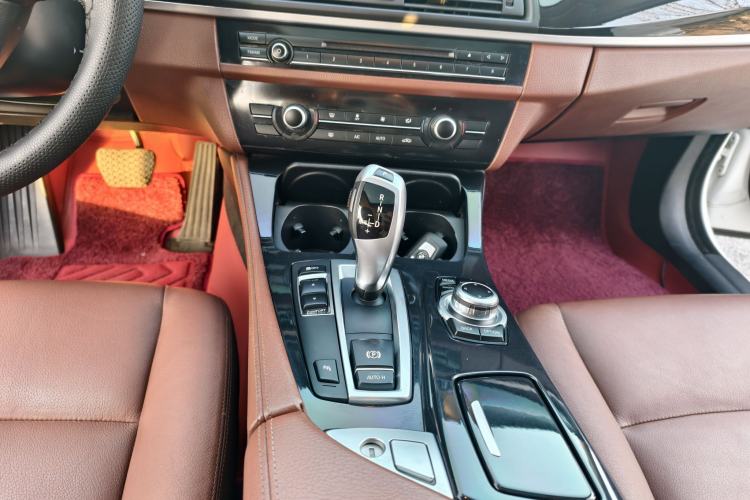 Used BMW 5 Series 2015 520i Elegant Edition Gear Lever
