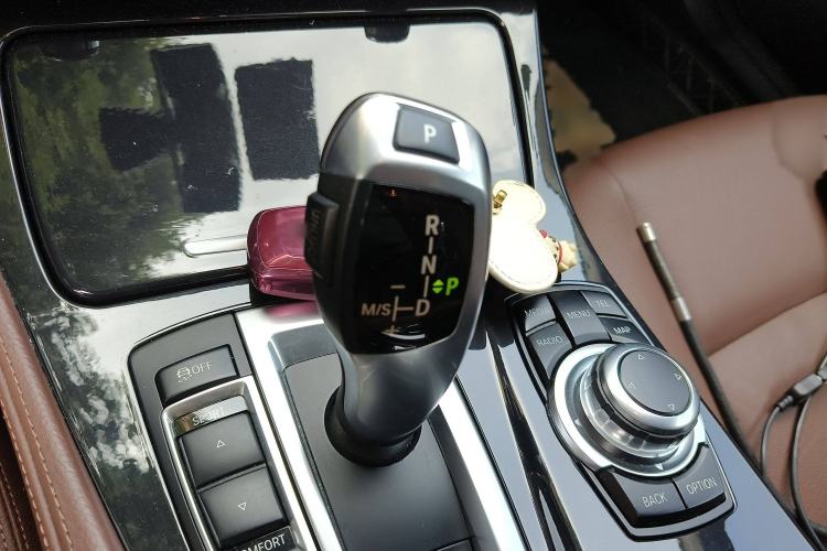 Used BMW 5 Series 2015 520i Elegant Edition Gear Lever