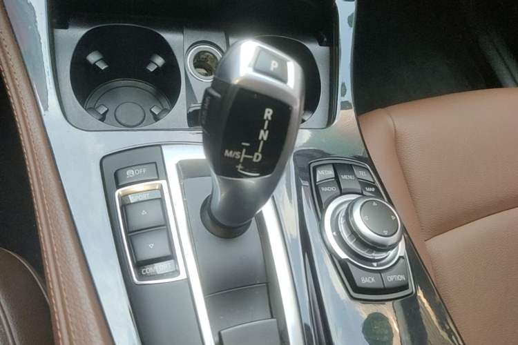 Used BMW 5 Series 2015 520i Elegant Edition Gear Lever