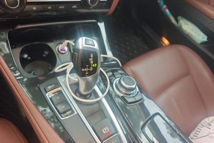 Used BMW 5 Series 2015 520i Elegant Edition Gear Lever