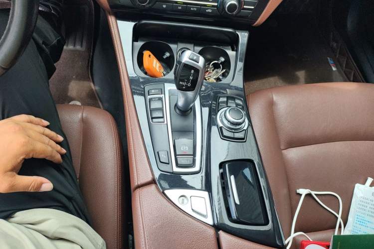 Used BMW 5 Series 2015 520i Elegant Edition Gear Lever