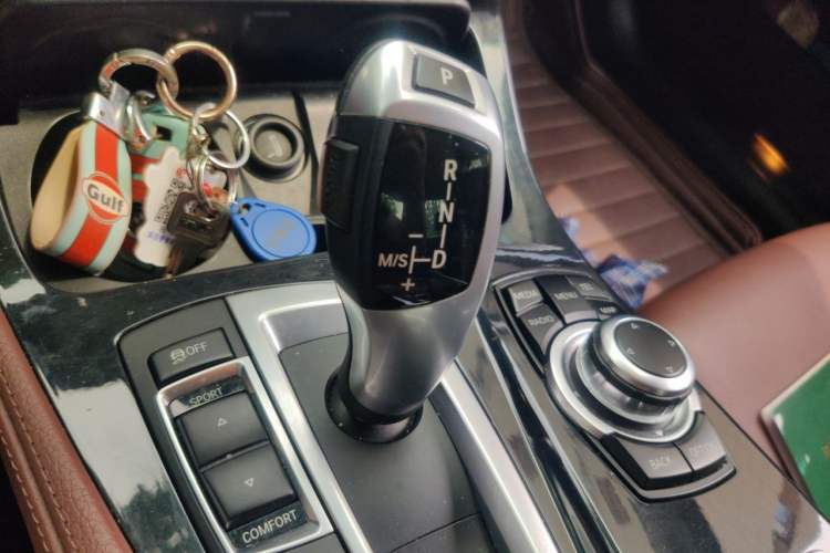 Used BMW 5 Series 2015 520i Elegant Edition Gear Lever
