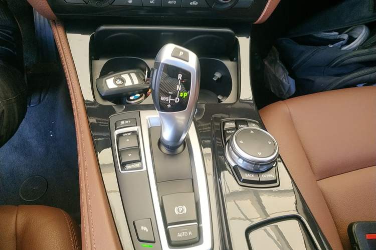Used BMW 5 Series 2015 520i Elegant Edition Gear Lever