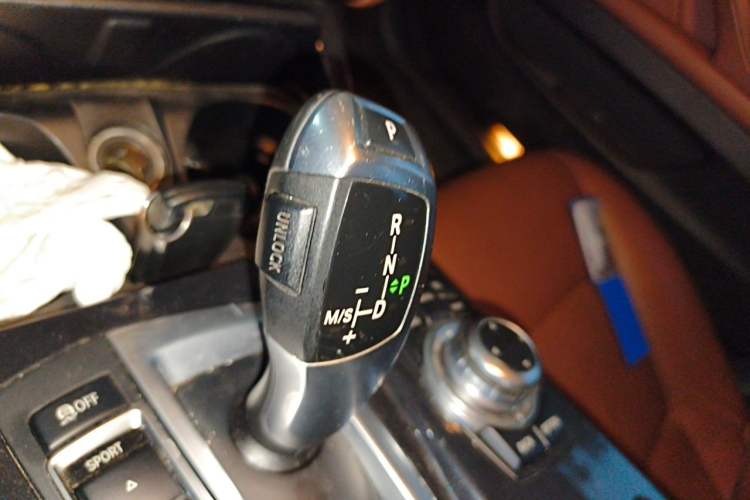 Used BMW 5 Series 2015 520i Elegant Edition Gear Lever
