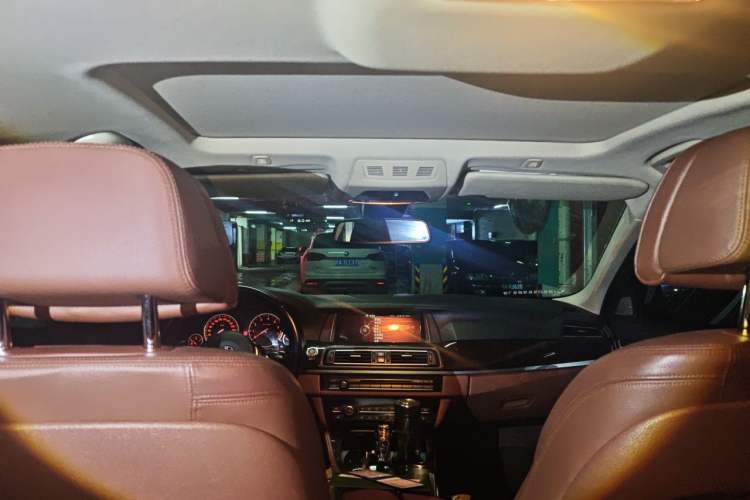 Used BMW 5 Series 2015 535Li Leading Model Headliner