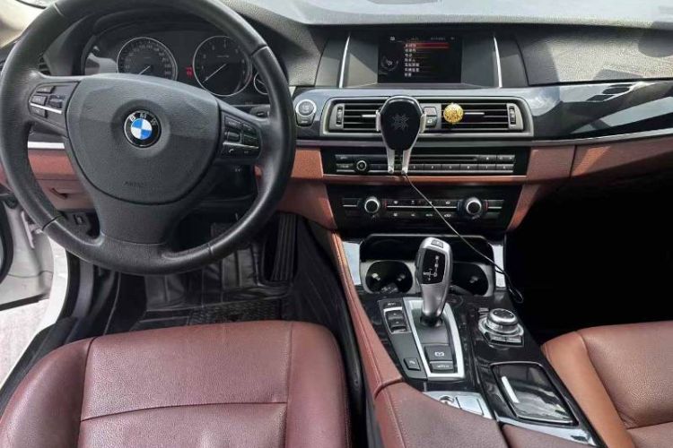 Used BMW 5 Series 2015 520i Elegant Edition Interior 1