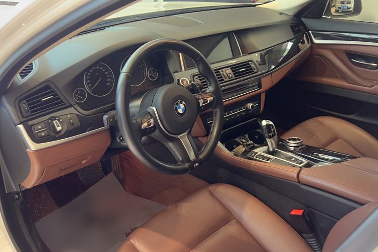 Used BMW 5 Series 2015 520i Elegant Edition Interior 1