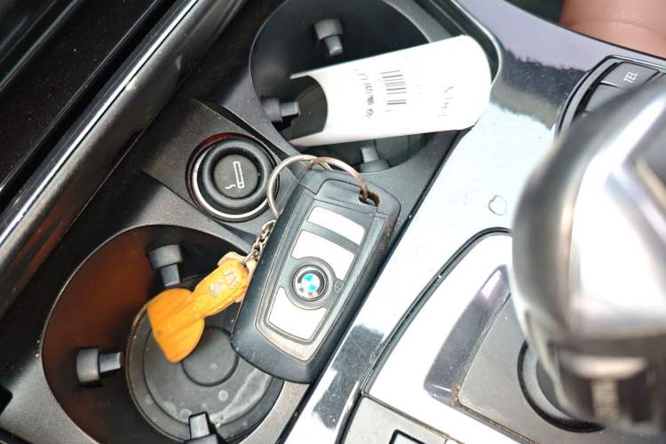 Used BMW 5 Series 2015 520i Elegant Edition Interior 1