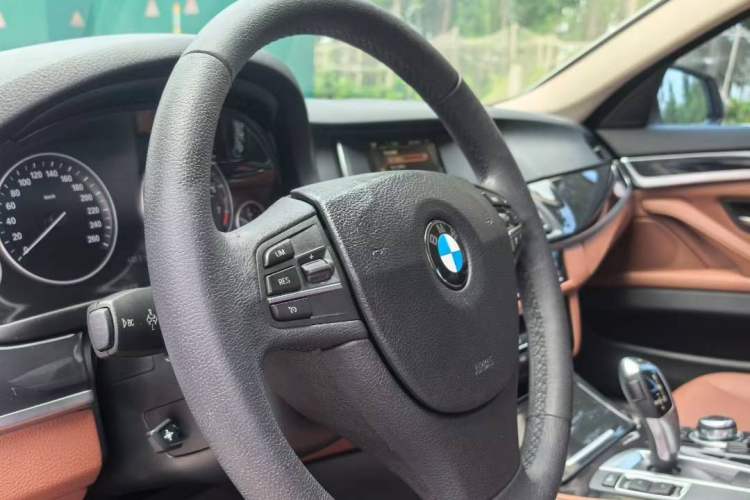 Used BMW 5 Series 2015 520i Elegant Edition Interior 1