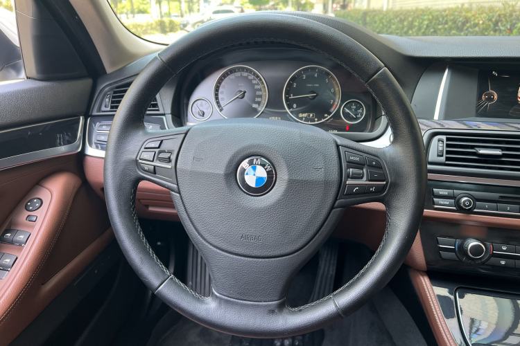 Used BMW 5 Series 2015 520i Elegant Edition Interior 11