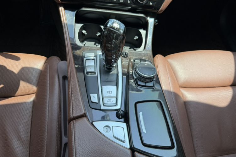 Used BMW 5 Series 2015 535Li Leading Model Interior 12