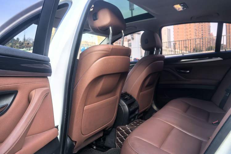 Used BMW 5 Series 2015 520i Elegant Edition Interior 2