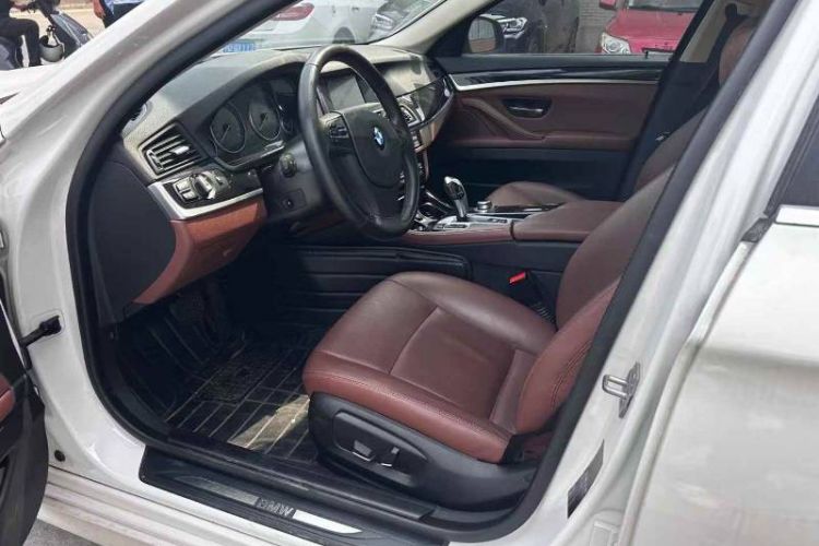 Used BMW 5 Series 2015 520i Elegant Edition Interior 2
