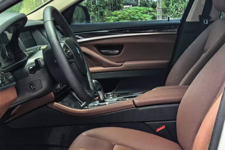 Used BMW 5 Series 2015 520i Elegant Edition Interior 2