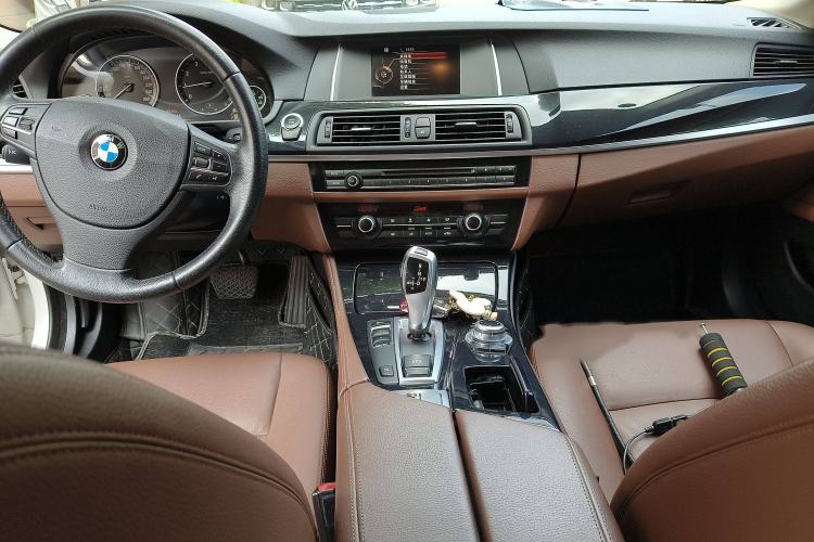 Used BMW 5 Series 2015 520i Elegant Edition Interior 2