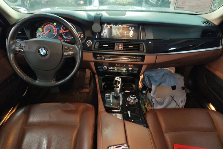 Used BMW 5 Series 2015 520i Elegant Edition Interior 2