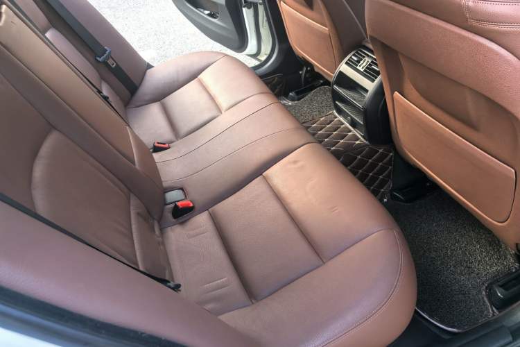 Used BMW 5 Series 2015 520i Elegant Edition Interior 3