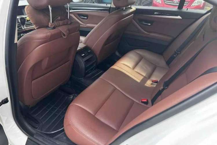 Used BMW 5 Series 2015 520i Elegant Edition Interior 3