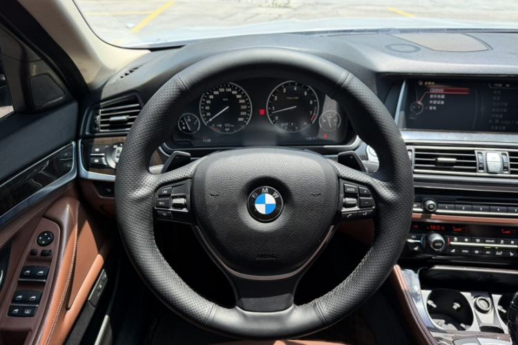 Used BMW 5 Series 2015 535Li Leading Model Interior 3