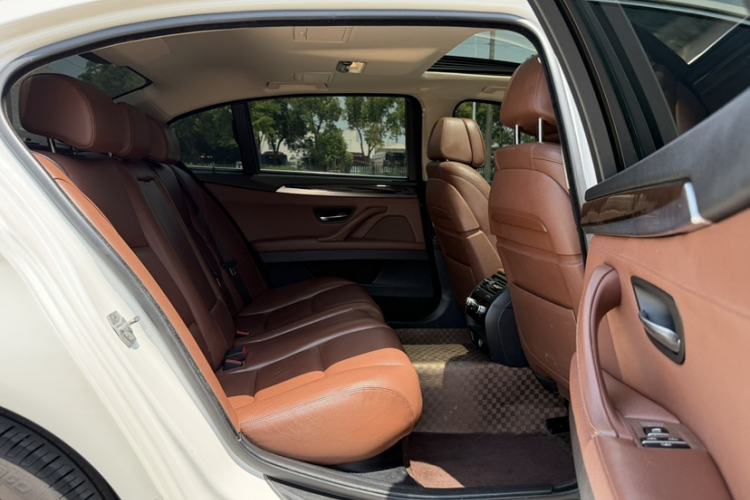 Used BMW 5 Series 2015 535Li Leading Model Interior 4