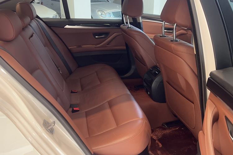 Used BMW 5 Series 2015 520i Elegant Edition Interior 4
