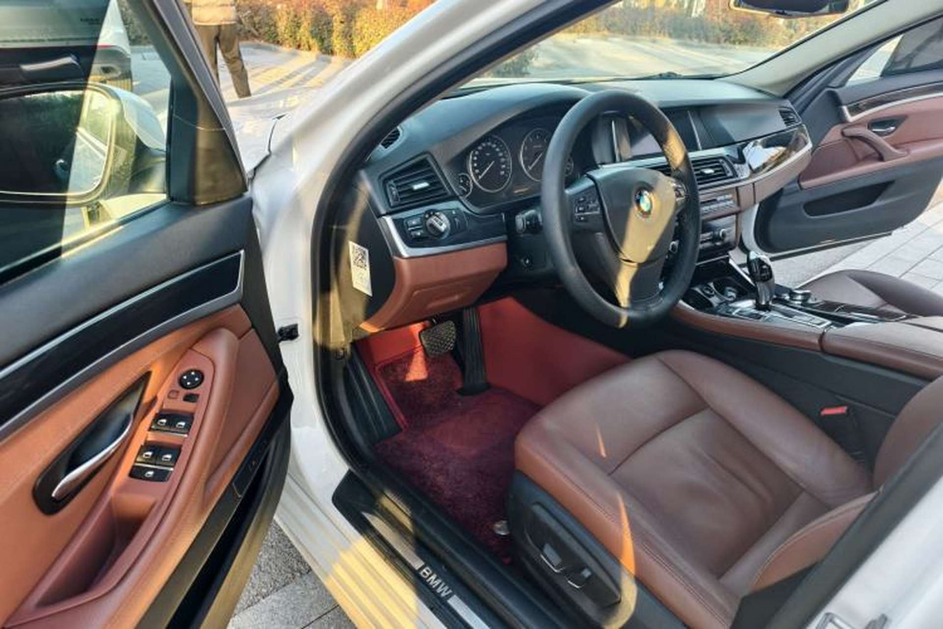 Used BMW 5 Series 2015 520i Elegant Edition Interior 4