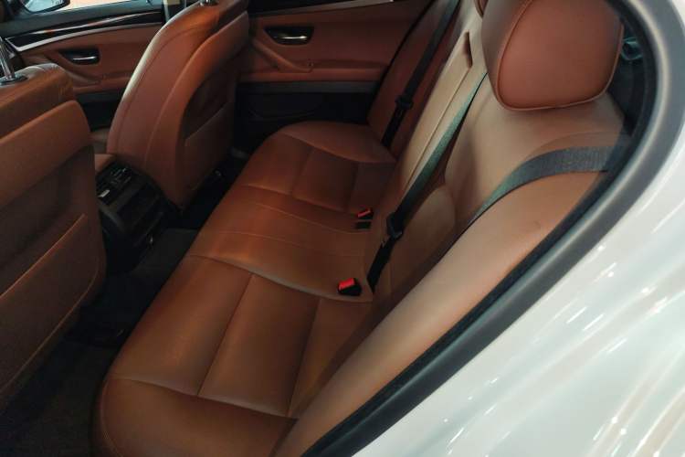Used BMW 5 Series 2015 520i Elegant Edition Interior 4