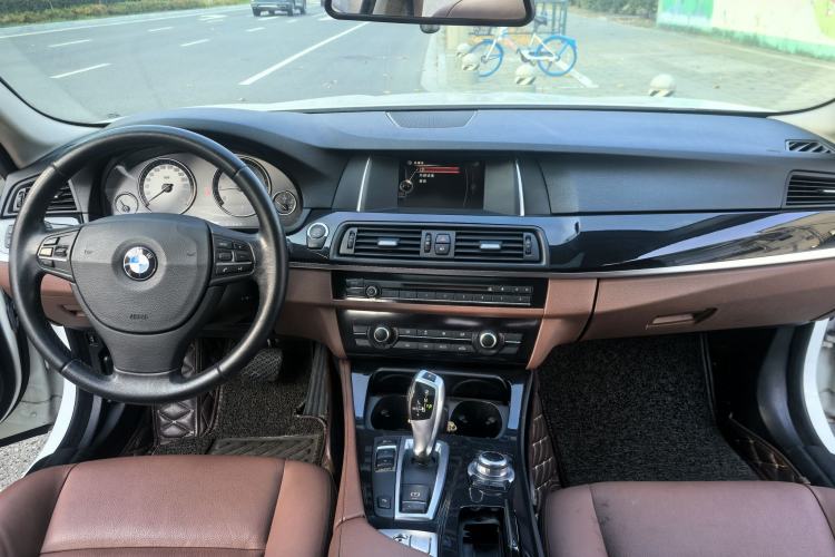 Used BMW 5 Series 2015 520i Elegant Edition Interior 5