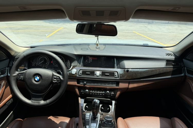 Used BMW 5 Series 2015 535Li Leading Model Interior 5