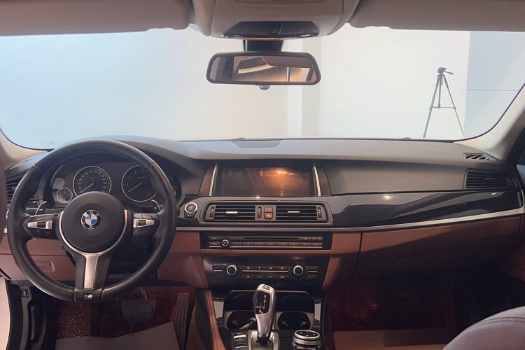 Used BMW 5 Series 2015 520i Elegant Edition Interior 5