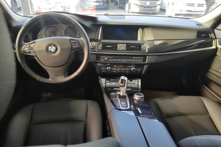Used BMW 5 Series 2015 520i Elegant Edition Interior 5