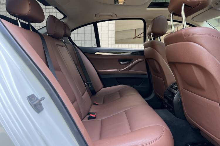 Used BMW 5 Series 2015 520i Elegant Edition Interior 7