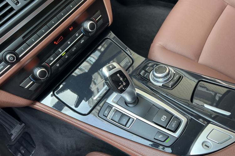 Used BMW 5 Series 2015 520i Elegant Edition Interior 8