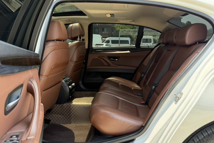 Used BMW 5 Series 2015 535Li Leading Model Interior 9