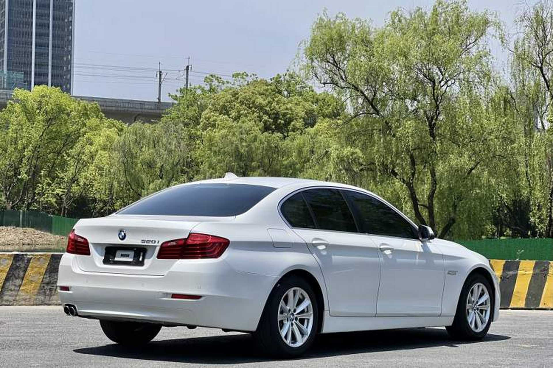 Used BMW 5 Series 2015 520i Elegant Edition Interior 9