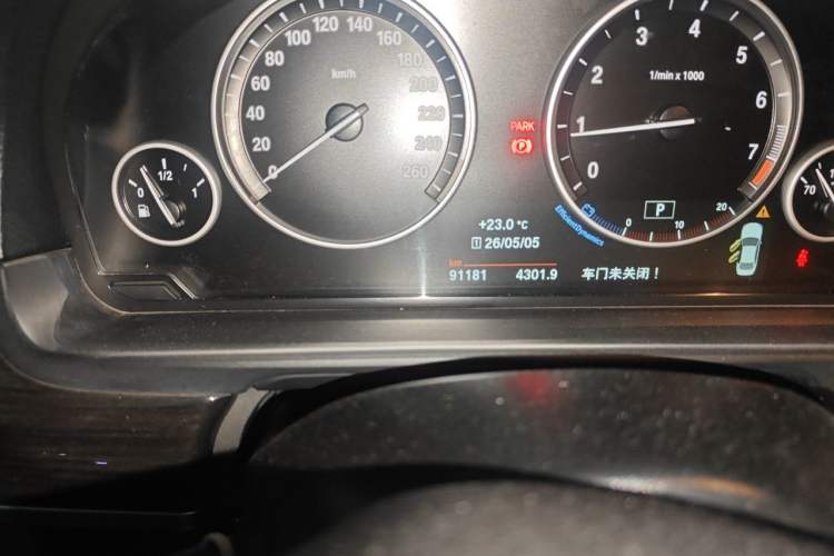 Used BMW 5 Series 2015 535Li Leading Model Odometer Close Up