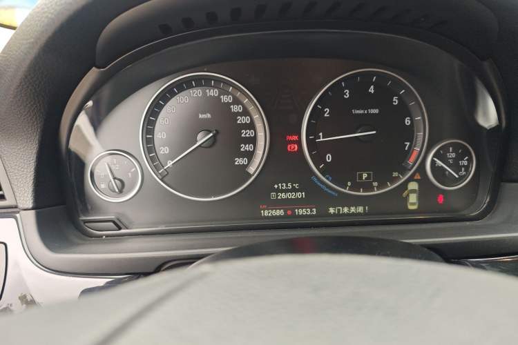 Used BMW 5 Series 2015 520i Elegant Edition Odometer Close Up