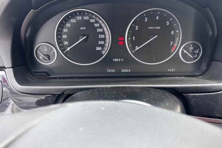 Used BMW 5 Series 2015 520i Elegant Edition Odometer Close Up