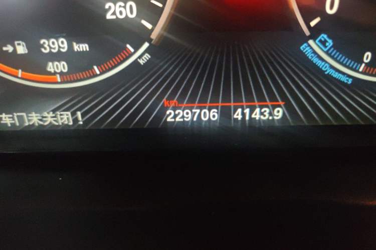 Used BMW 5 Series 2015 535Li Leading Model Odometer Close Up