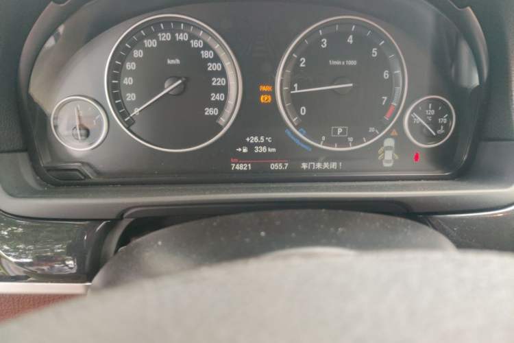 Used BMW 5 Series 2015 520i Elegant Edition Odometer Close Up