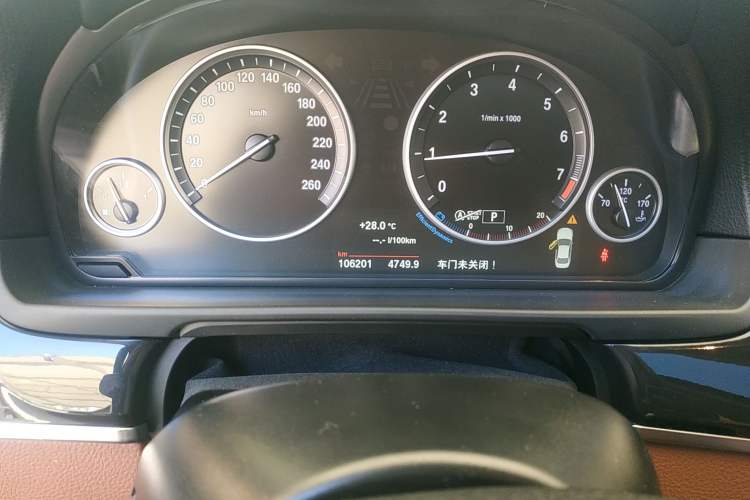 Used BMW 5 Series 2015 520i Elegant Edition Odometer Close Up