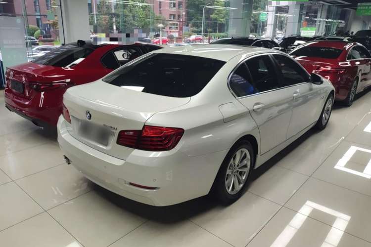 Used BMW 5 Series 2015 520i Elegant Edition Rear Right 45 Deg