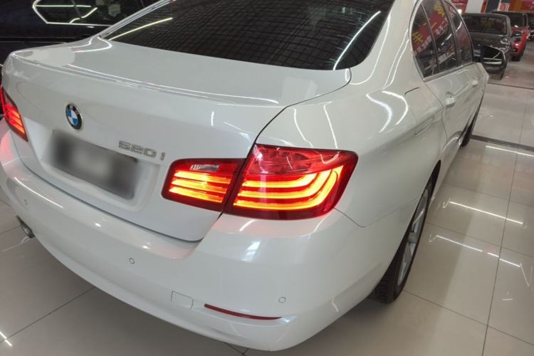 Used BMW 5 Series 2015 520i Elegant Edition Rear Right 45 Deg