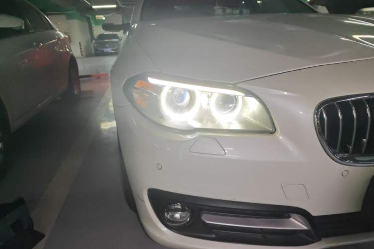 Used BMW 5 Series 2015 520i Elegant Edition Right Front Headlight