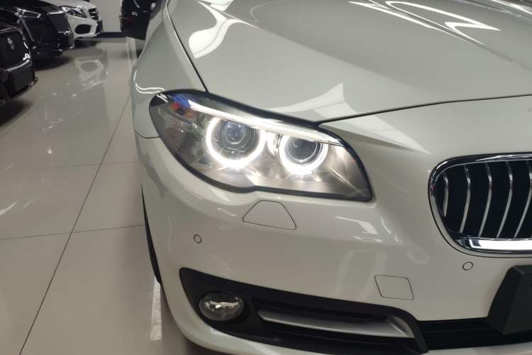 Used BMW 5 Series 2015 520i Elegant Edition Right Front Headlight